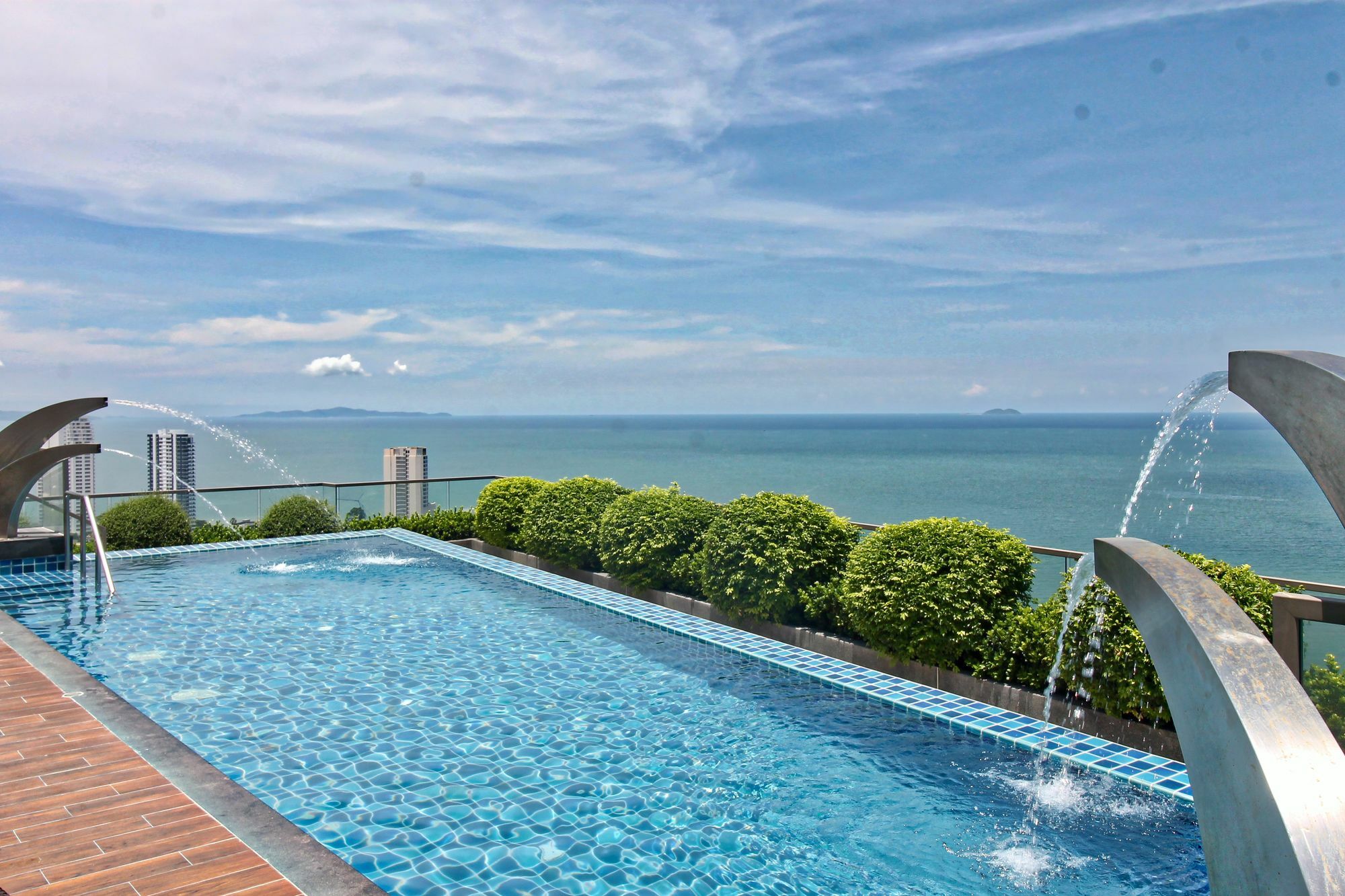 The Peak Towers Pattaya Appartement Buitenkant foto