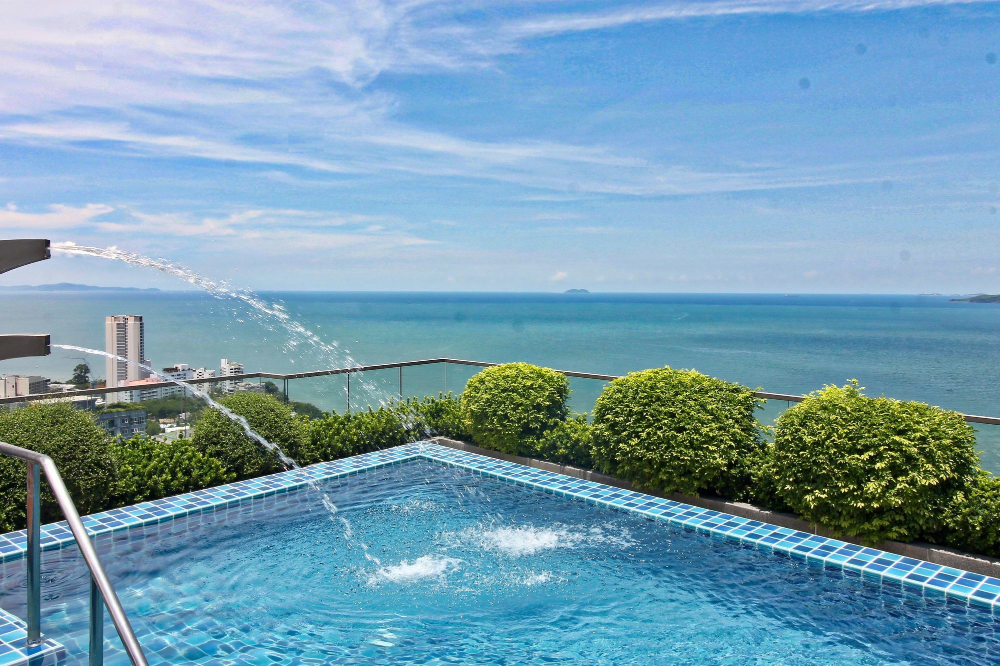 The Peak Towers Pattaya Appartement Buitenkant foto