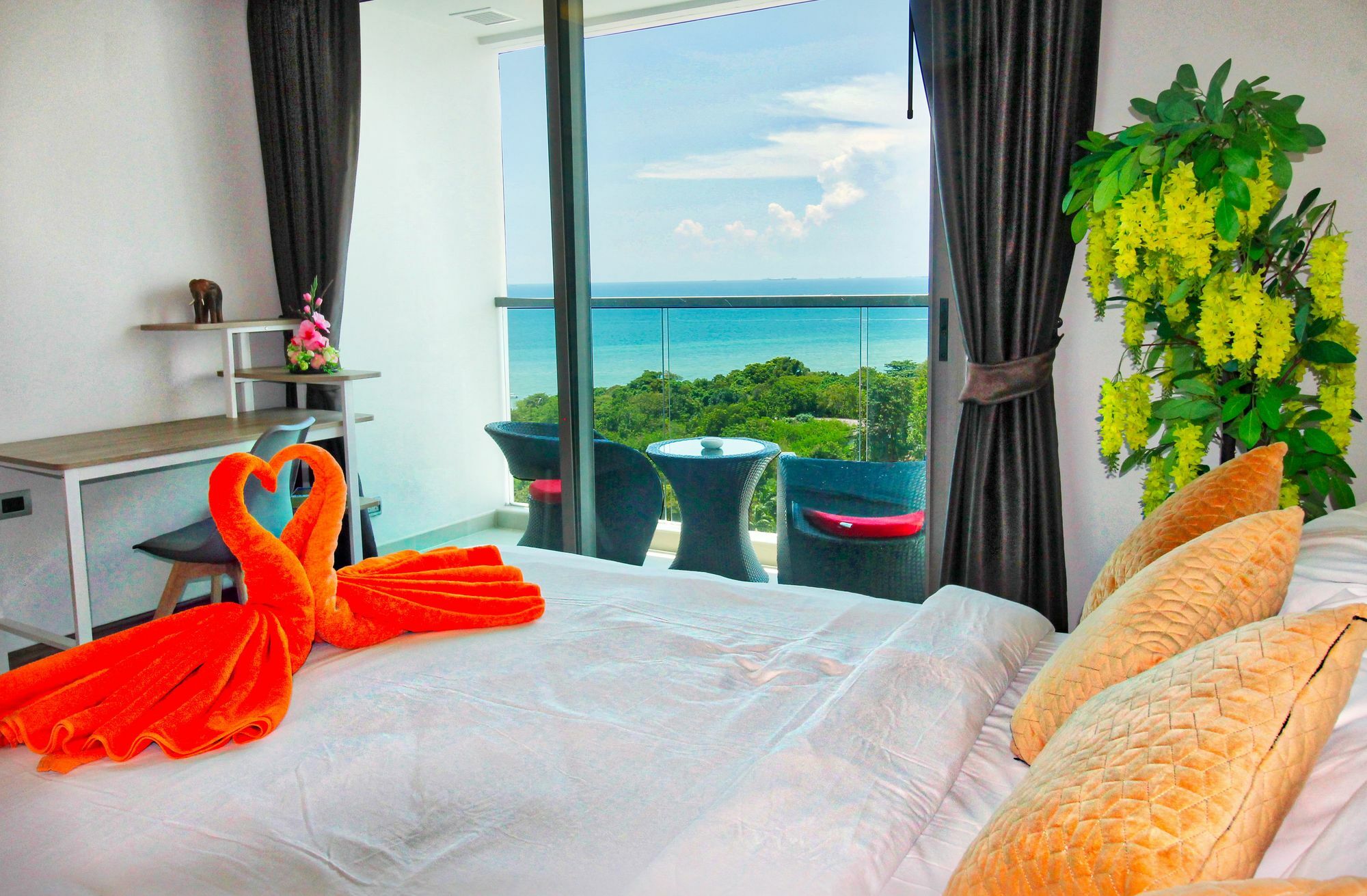 The Peak Towers Pattaya Appartement Buitenkant foto